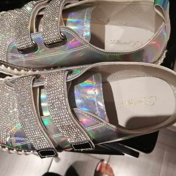 Fancy shiny sneakers - Picture 2 of 3